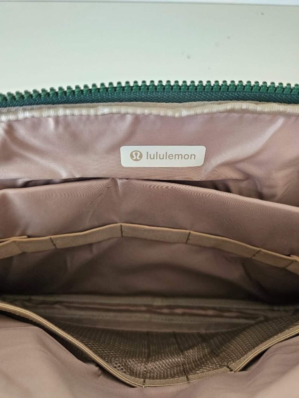 NWT LULULEMON IVYG/WKKI Green Khaki New Crew Laptop Sleeve Zippered One Size OS - Picture 8 of 11